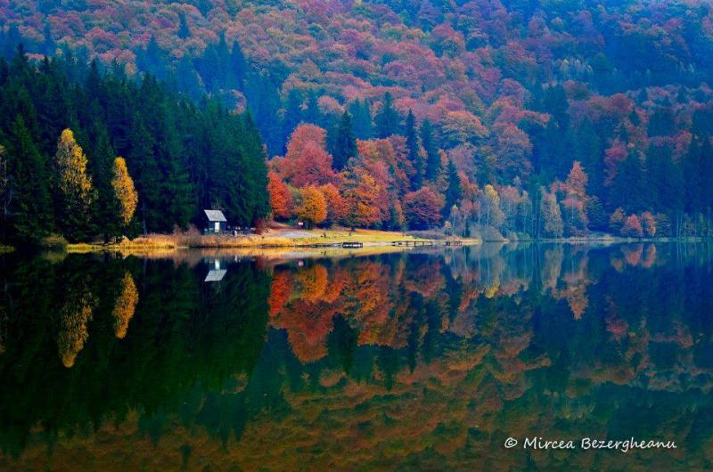 diagonal storage trace Lacul Sfanta Ana din Tusnad judetul Hargita - Obiectiv turistic in Romania